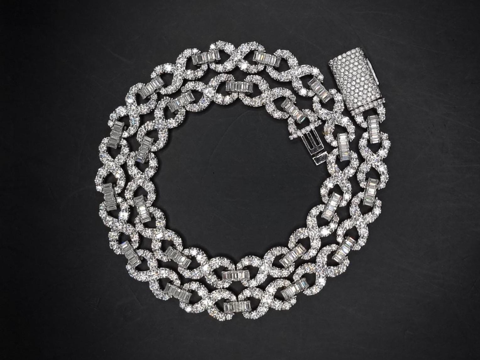 Infinity Link Chain 10mm, VVS1 Quality Round-cut Moissanite Diamond, Pass Diamond Tester